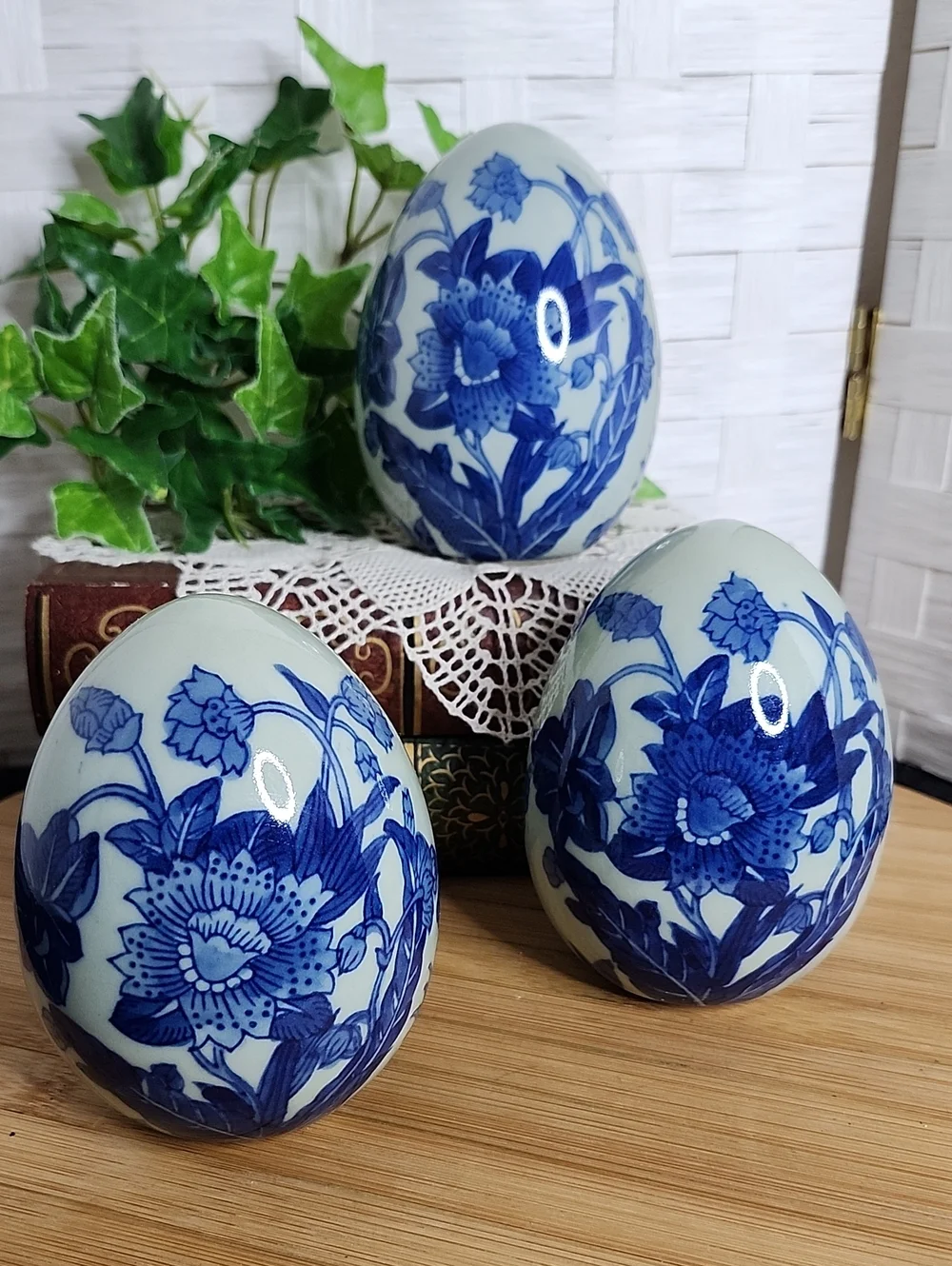 👉*VINTAGE* 3 CHINOISERIE STYLE COBALT BLUE PORCELAIN LOTUS FLOWER EGGS